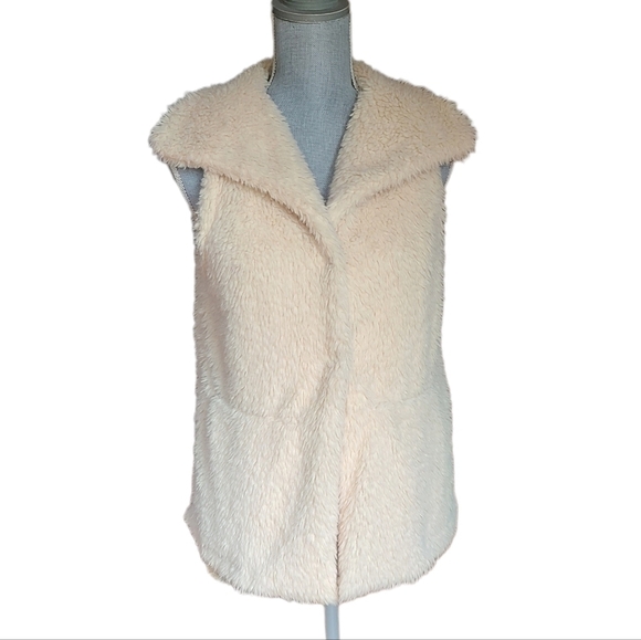 Thread & Supply Fuzzy Sherpa Faux Fur Vest - Picture 2 of 11